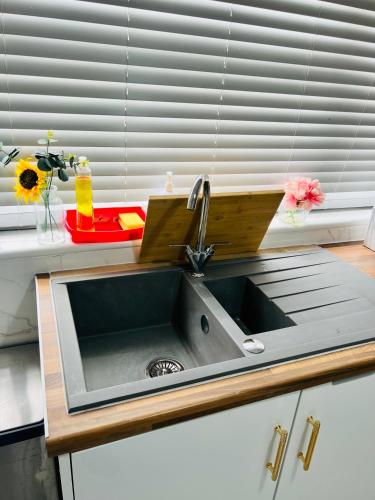 Walsall Comfort Home 3Bedroom Retreat Sleeps 6 in Palfrey