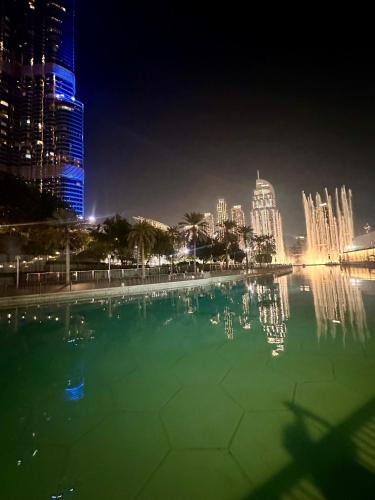 Grande Signature Burj Khalifa view 4 Min walk Dubai Mall Infinity Pool with Fountain View Free parking By The Meridian, Dubaj (fotografie 2)