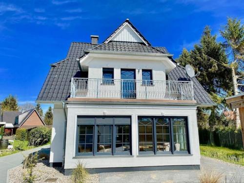 Holiday home in Zingst with swimming pool in Zingst, Deutschland