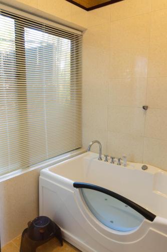 Bathroom, SUS Resort Okinawa Kouri Island near Tokkuriya