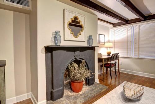Orleans Square - image 10
