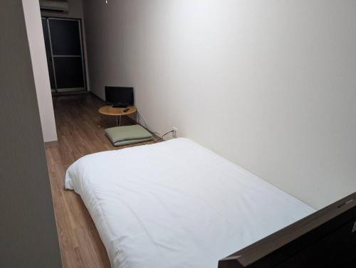 ライフ201 Entire studio for rent, can accommodate 2 people, 5 minutes on foot from the nearest station, perfect as a base for sightseeing in Osaka, equipped with free WIFI 201