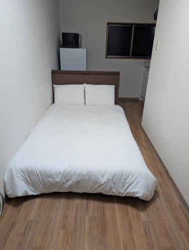 ライフ201 Entire studio for rent, can accommodate 2 people, 5 minutes on foot from the nearest station, perfect as a base for sightseeing in Osaka, equipped with free WIFI 201