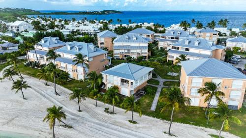 Condo Casa Nino - with pool & lagoon front view in Ilha de São Martinho