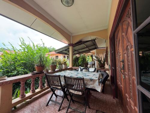 Beachfront Bungalow South Of Phuket - Phuket