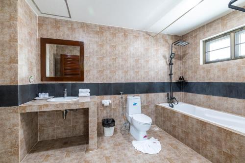 room detail thumbnail 2