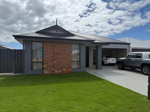 Milbridge Getaway with a bathroom in each room in Australind