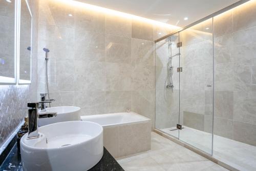 Suite, familiar