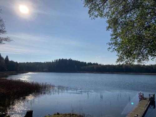 周邊環境, Peaceful lake retreat with sauna & hot tub in 因圖爾克