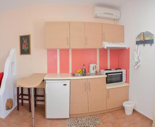 Evi's Studios - image 8
