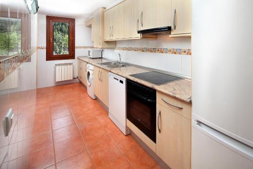 Kitchen, PirineosNature Apartments in Gistain