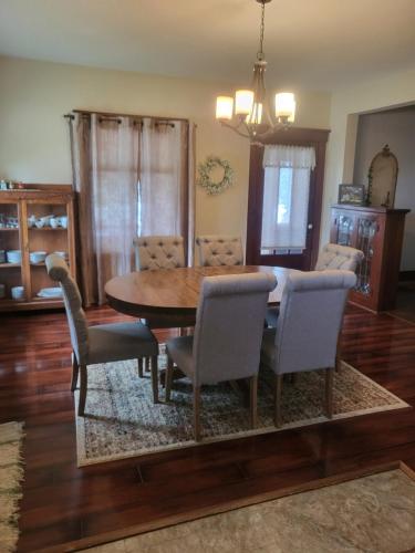 Iekārtas, Peaceful Getaway on a Farm near Waterloo, Iowa in Hemptona (IA)
