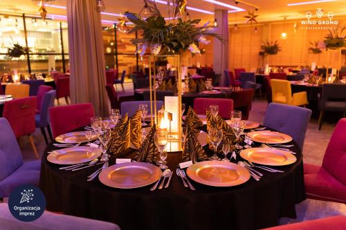 Ресторан, GRAPE TOWN HOTEL in Зелена-Гура