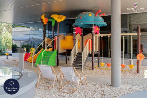 Зовнішній вигляд готелю, GRAPE TOWN HOTEL in Зелена-Гура