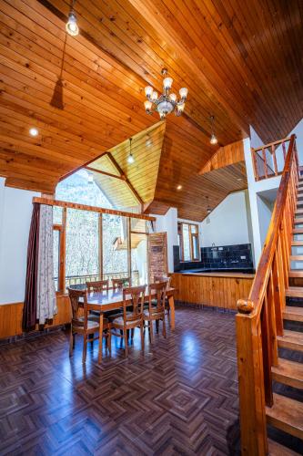 The Northwood Cottages, Boutique Mountain Retreat, Manali , Himalayan Views - Manali