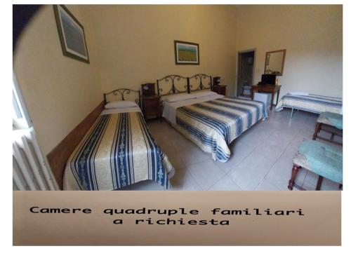 1 queen bed, 2 twin beds