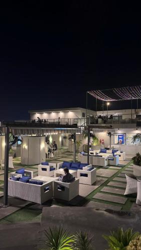  m² Huoneisto alueella DHA Phase II, 1 makuuhuone(tta), 1 yksityistä kylpyhuone(tta) (Skyluxe Designer Suite + Rooftop Pool Self Checkin) in Rawalpindi