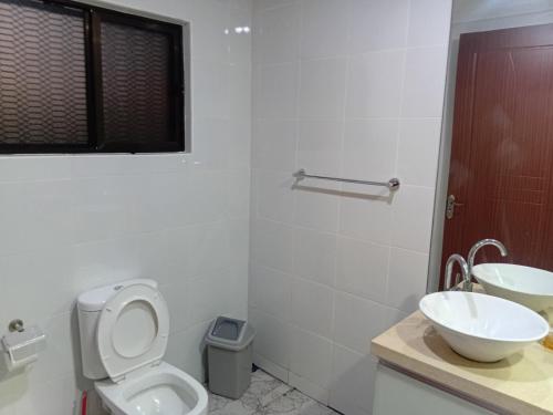 Large 4 Bedroom 7 Bed Villa in Sonaisali Rd, Nadi, Nadi (fotografie 6)