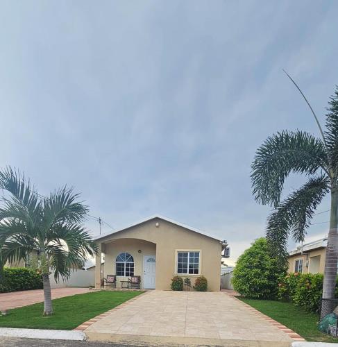 Suite Serene At Phoenix Park Village 1 in Spanish Town