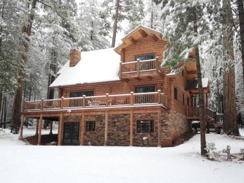 Family-Friendly Log Cabin Rental in California's Gold Country near Sacramento in Pioneer (CA)