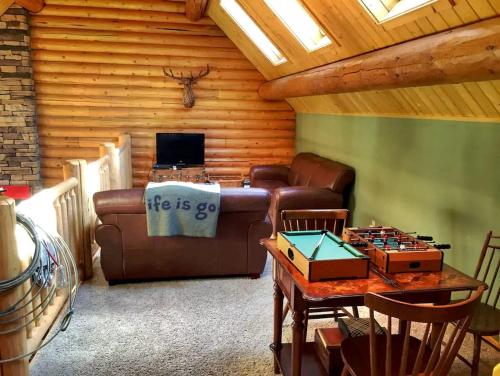 Family-Friendly Log Cabin Rental in California's Gold Country near Sacramento in Pioneer (CA)