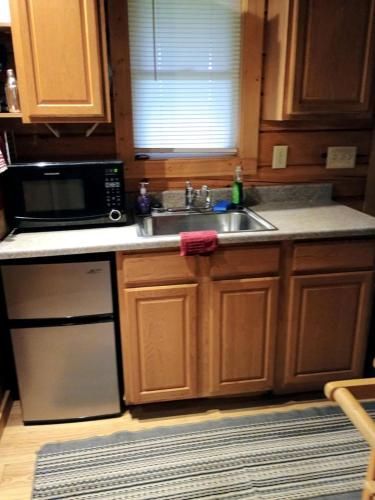 Romantic Cabin Rental for Two with a Private Hot Tub near St. Louis, Missouri in 古巴