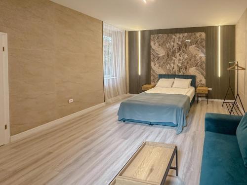 S8 Downtown Apartment - image 2