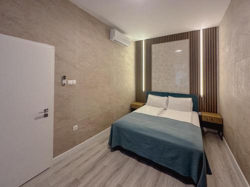 S8 Downtown Apartment - image 8