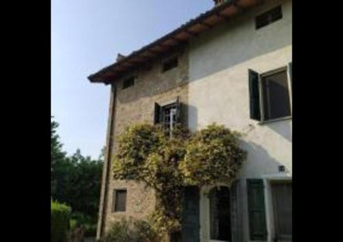 Ampia stanza nelle campagne parmensi in 蒙泰基奧艾米利亞