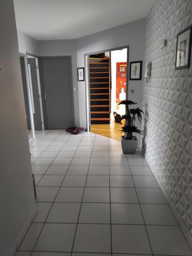 Chambre 20 m2 S de B et WC privés, Garage (Chambre 20 m2 S de B et WC prives, Garage) in 4e arrondissement