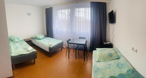 3 twin beds