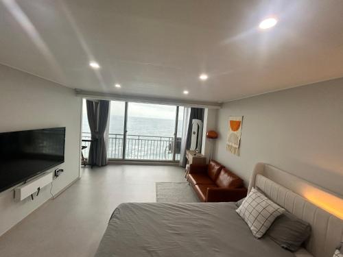 # 삼척 바다정원 Ocean STAY # 삼척항1분 # 솔비치5분 # 장호항20분 # Free Bikes (# 삼척 바다정원 Ocean STAY # 삼척항1분 # 솔비치5분 # 장호항20분 # Free Bikes) in ชองซัง-ดง