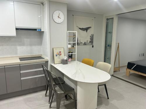 # 삼척 바다정원 Ocean STAY # 삼척항1분 # 솔비치5분 # 장호항20분 # Free Bikes (# 삼척 바다정원 Ocean STAY # 삼척항1분 # 솔비치5분 # 장호항20분 # Free Bikes) in ชองซัง-ดง