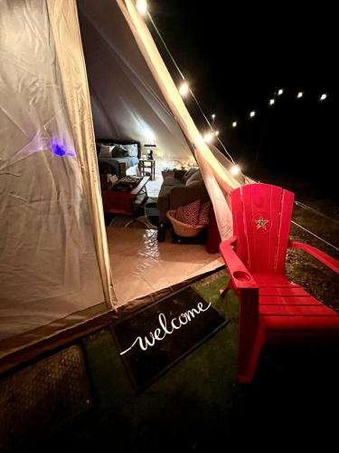 Rustic Bell Tent on a Texan Farm, Nestled in the Sam Houston National Forest, Perfect for a Weekend  in Cleveland (TX)