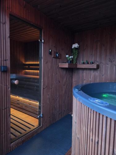 Karstais baseins, Wellness chata Triangel Komjatná (Wellness chata Triangel Komjatna) in Hubova