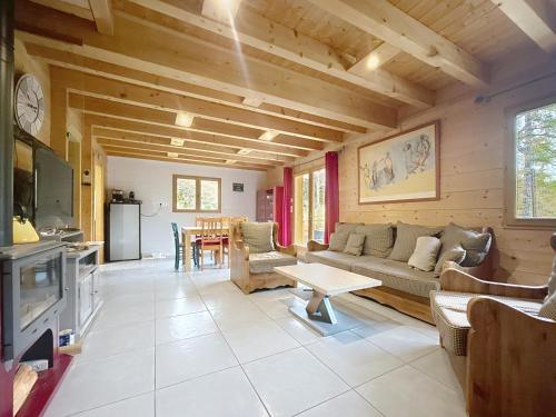 Chalet en bois avec très belle vue sur la montagne (Chalet en bois avec tres belle vue sur la montagne) in Colmars