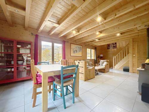 Chalet en bois avec très belle vue sur la montagne (Chalet en bois avec tres belle vue sur la montagne) in Colmars