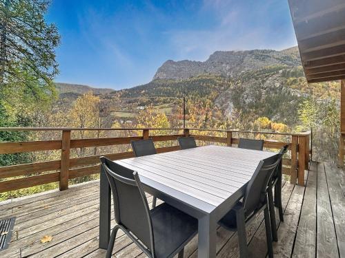 Chalet en bois avec très belle vue sur la montagne (Chalet en bois avec tres belle vue sur la montagne) in Colmars