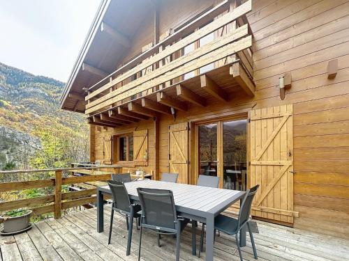 Chalet en bois avec très belle vue sur la montagne (Chalet en bois avec tres belle vue sur la montagne) in Colmars