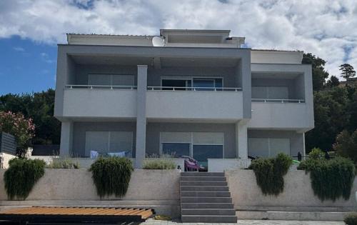 House off Caska in คาสกา