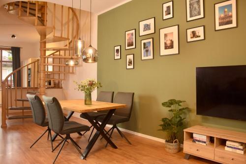 Maisonette-Apartment für bis zu 6 Personen - Parkplatz - WLAN - Kingsize in Berlin, Deutschland