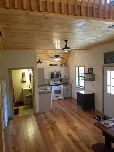 浴室, Amazing Cabin for a Weekend Getaway near Missouri River in Steelville, Missouri in 古巴