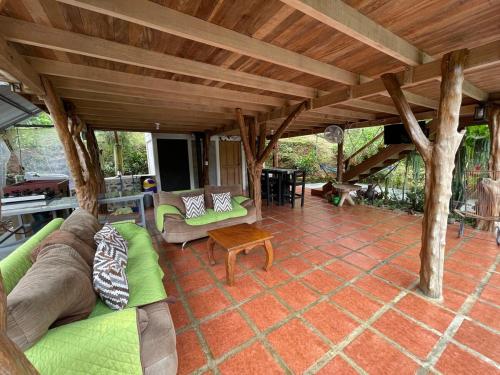 Cabin -Treehouse La Tigra in San Gerardo