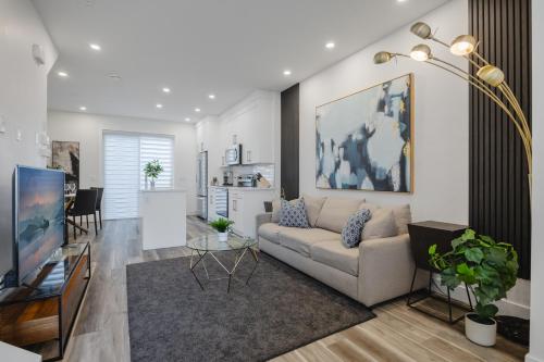 Townhome With Free Parking, Near Downtown - Calgary