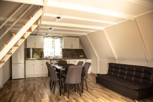 virtuve, Cozy cottage with mountain view in Kobulety