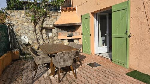 appartement indépendant rez de chaussée de villa (appartement independant rez de chaussee de villa) in La Roquette-sur-Siagne