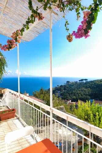 Вид, Casa Nina' "La Santa", tradicional Amalfi Coast Villa Retreat in Віетрі суль Маре