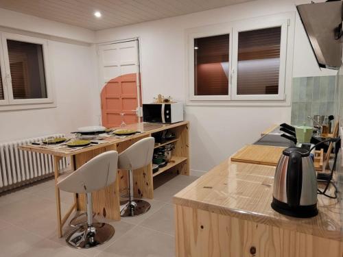 virtuve, Appartement 1 à 4 personnes entre lacs vignes et montagnes (Appartement 1 a 4 personnes entre lacs vignes et montagnes) in Myans