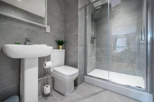 Central 2 Beds with Free Parking, Liverpool (photo 2)