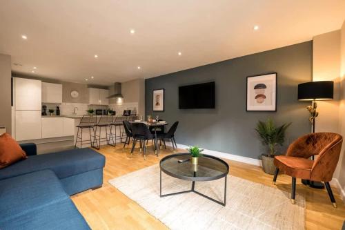 Central 2 Beds with Free Parking, Liverpool (photo 9)